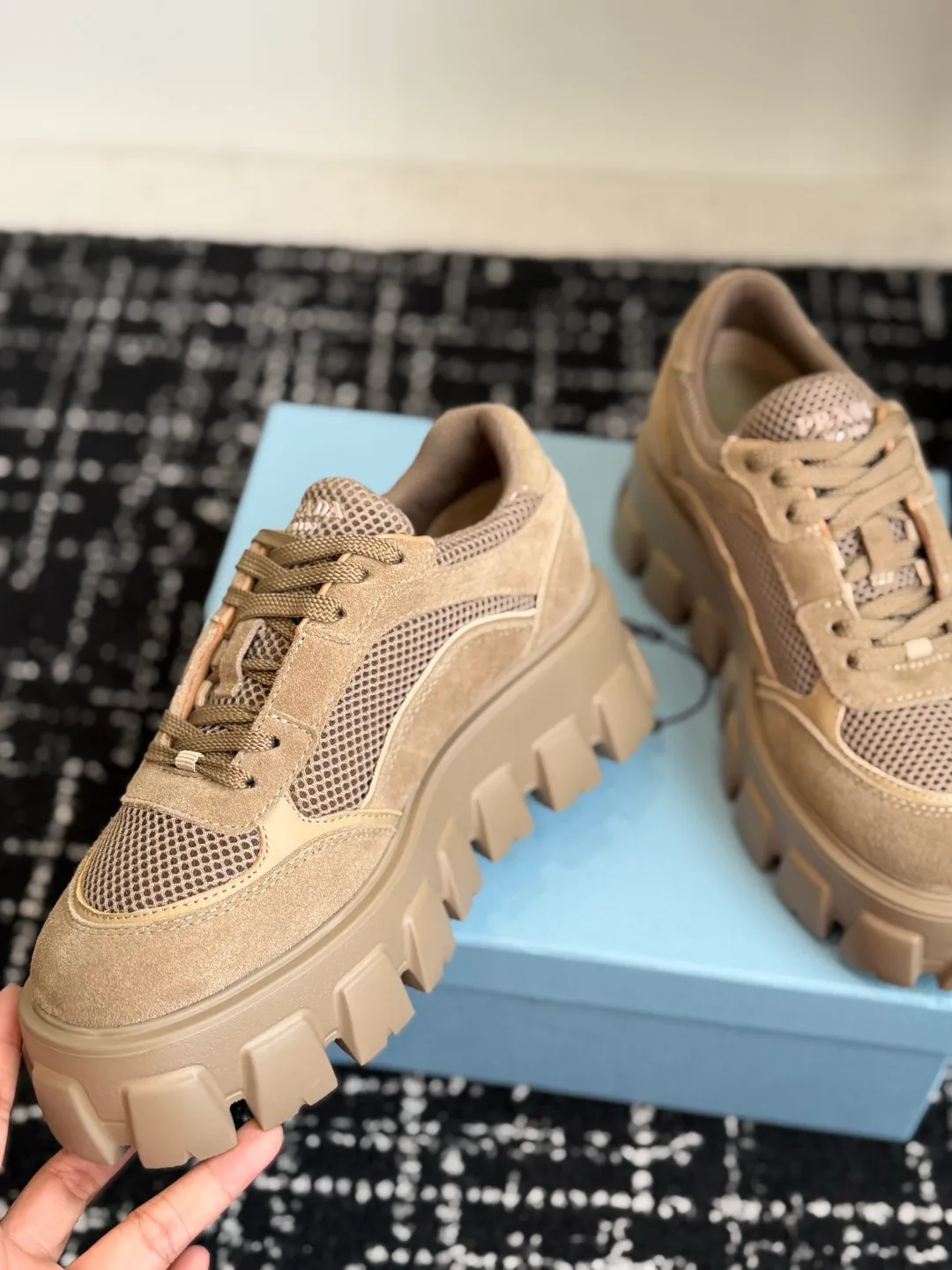 Кроссовки Женские Prada 18138855