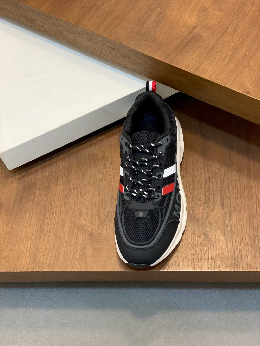 Кроссовки Мужские Moncler 18079000