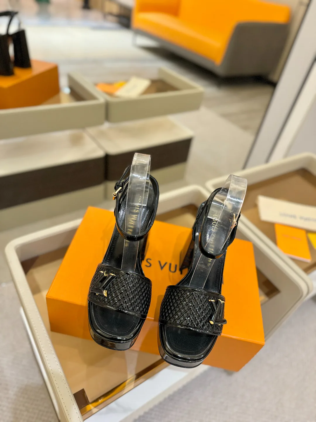 Босоножки Женские Louis Vuitton 10910202