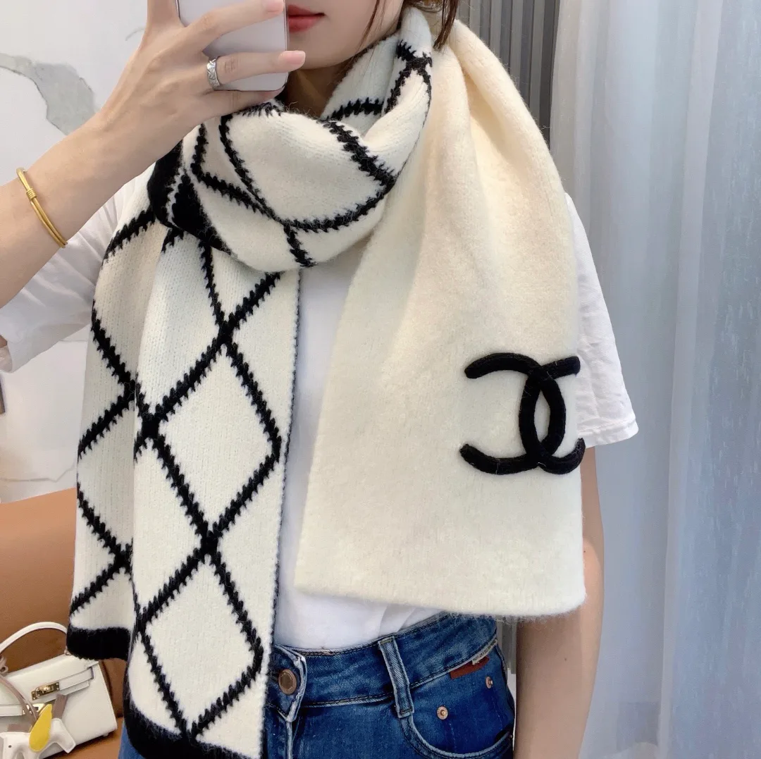 Шарфы Chanel 18105431