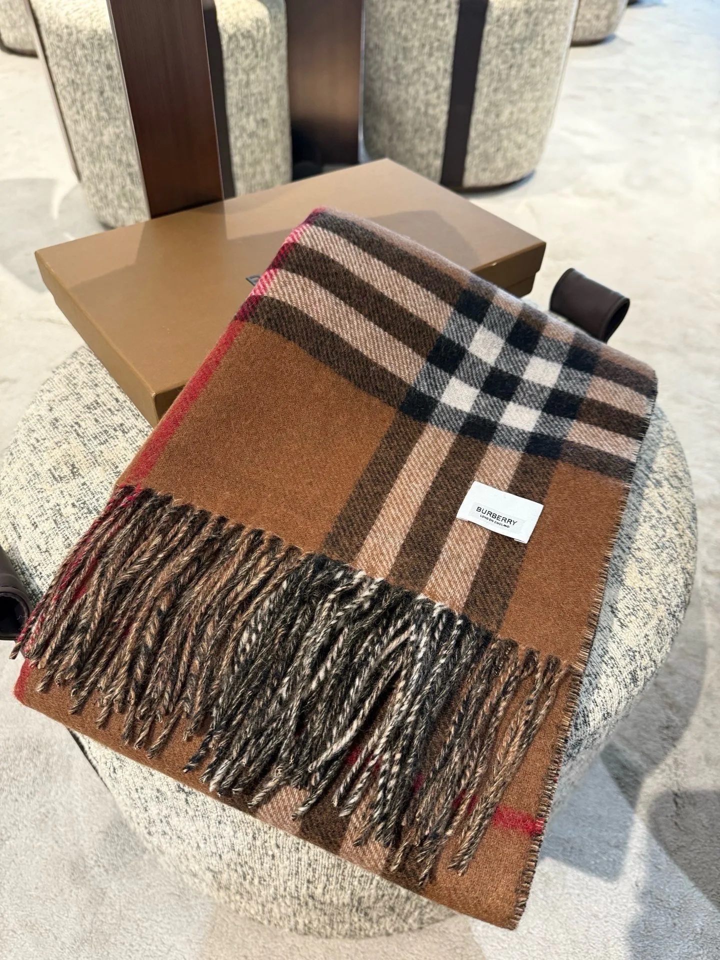 Шарфы Burberry 17448566