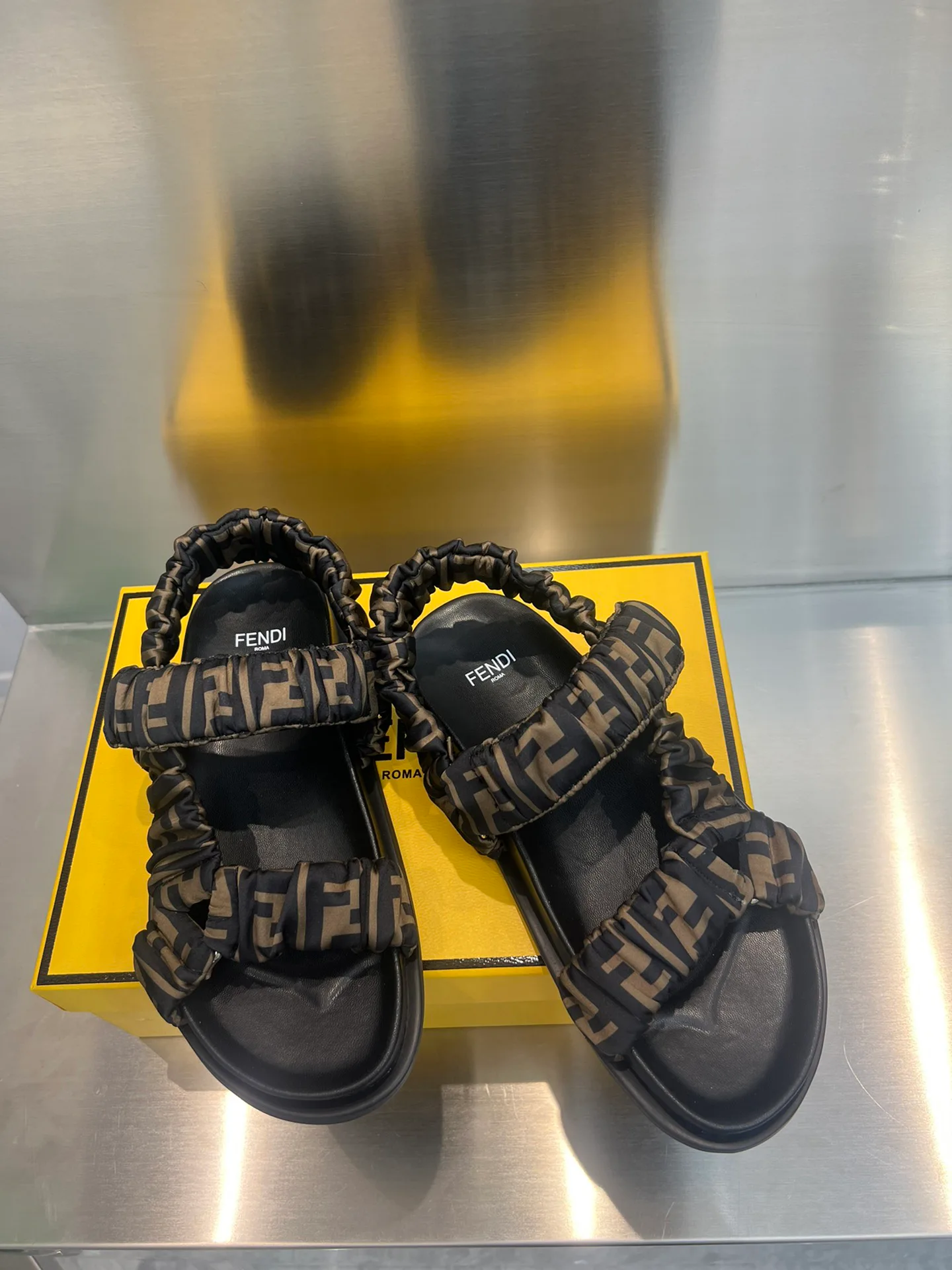 Сандалии Женские Fendi 22517