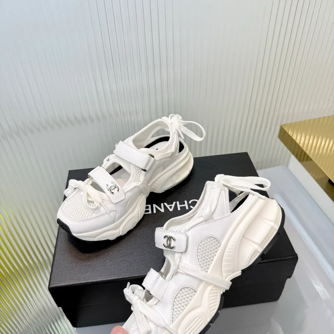 Кроссовки Женские Chanel 18366970