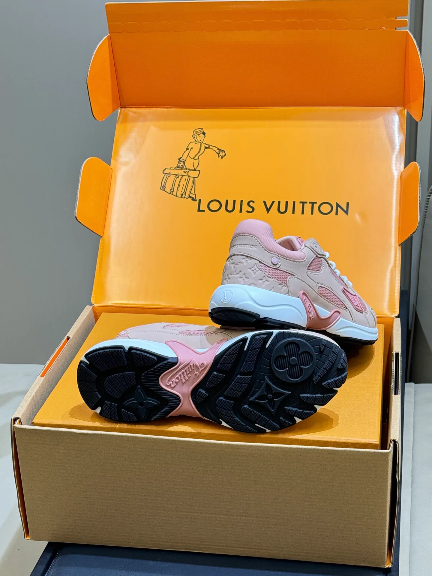 Кроссовки Женские Louis Vuitton 11258741