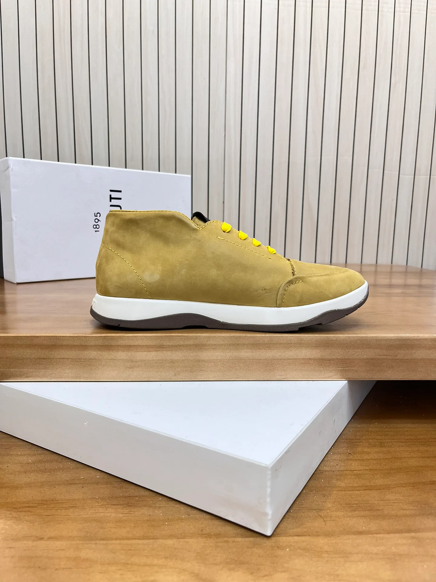 Кроссовки Женские Berluti 462857