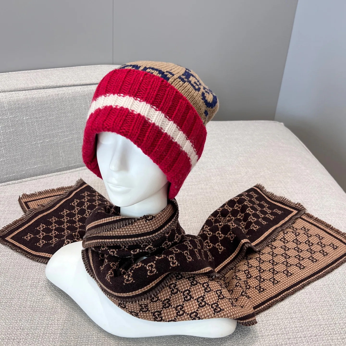 Шарфы Gucci 17992019