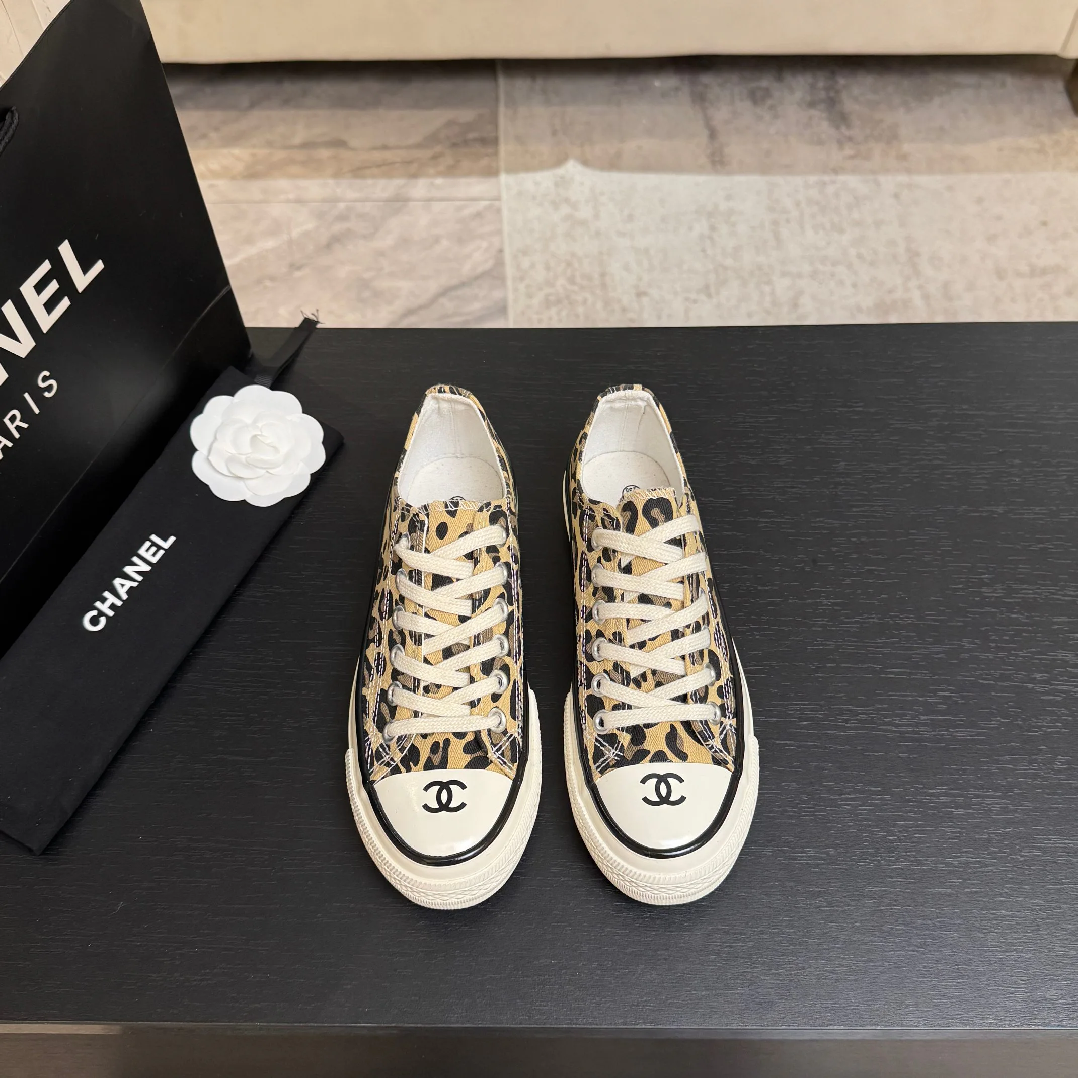Кроссовки Женские Chanel 18062555