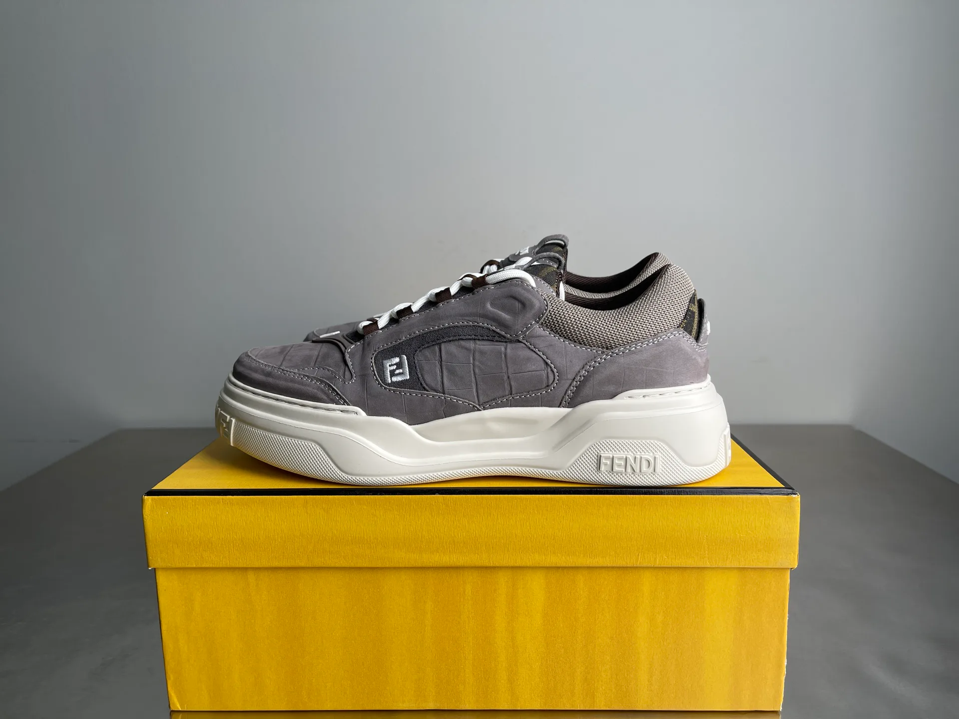 Кроссовки Мужские Fendi 9464406