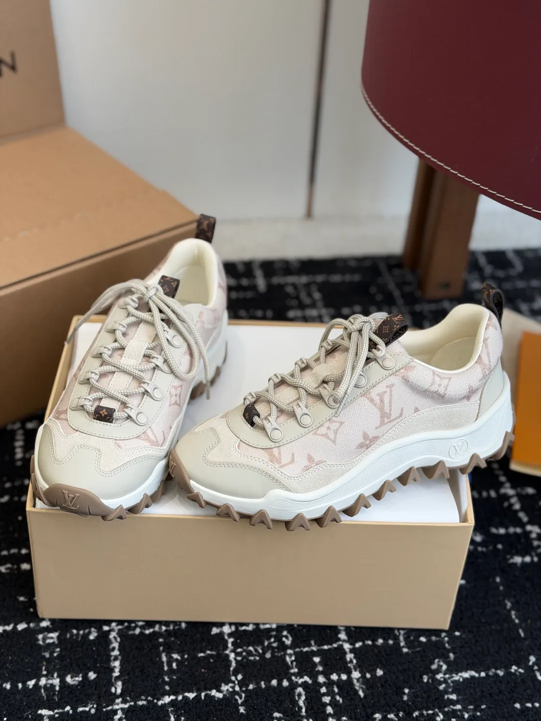 Кроссовки Женские Louis Vuitton 11497683