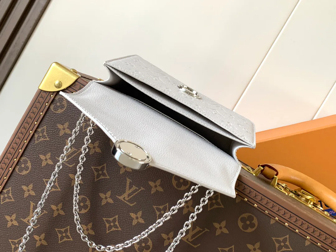 Клатчи Женские Louis Vuitton 11152602