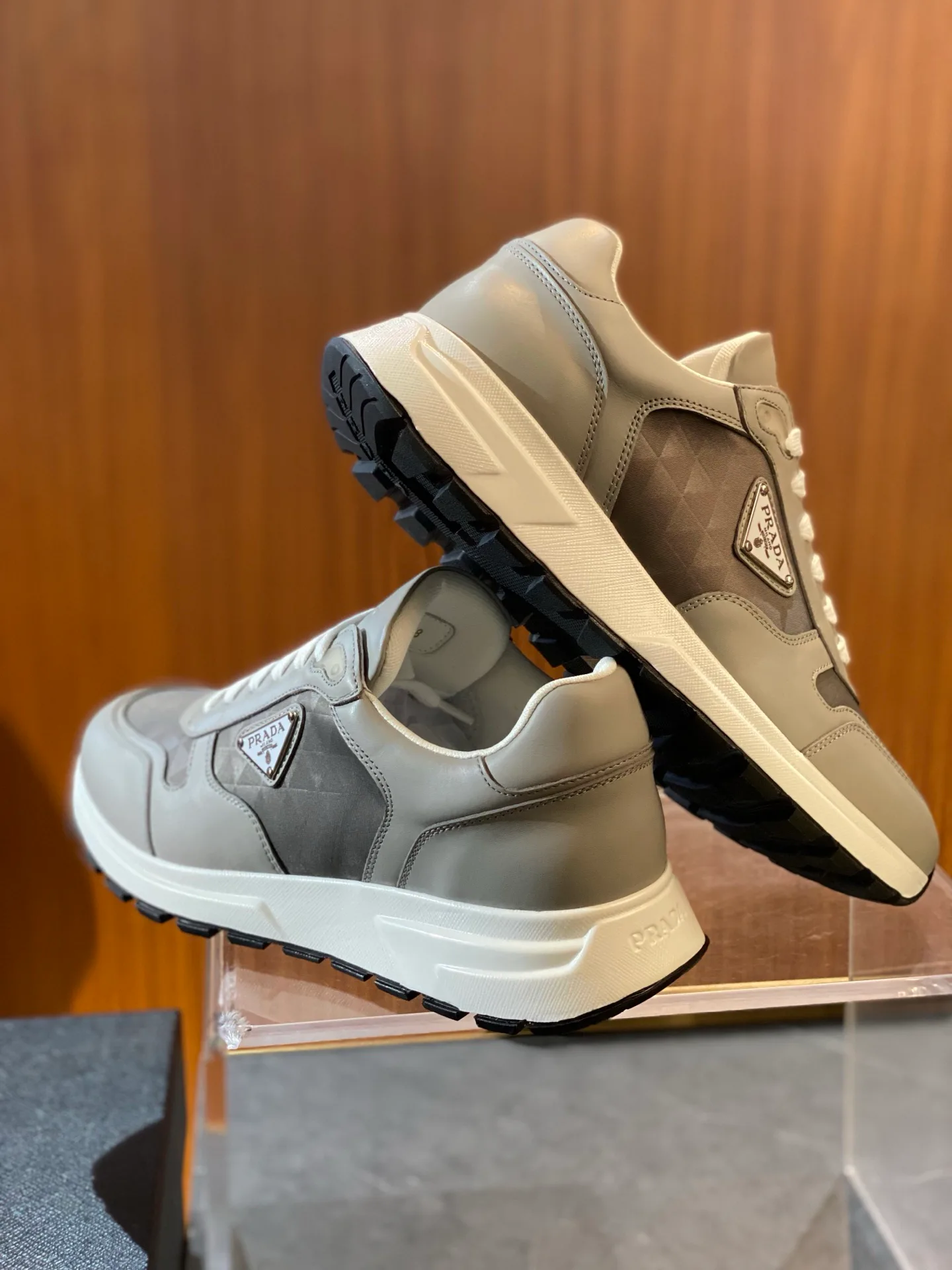 Кроссовки Женские Prada 408439