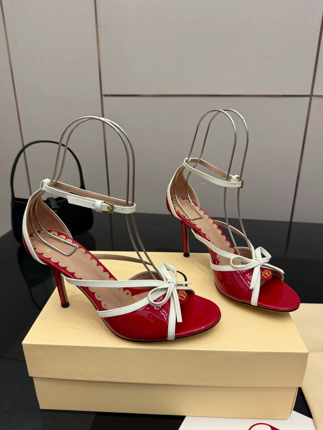 Босоножки Женские Valentino 11682319