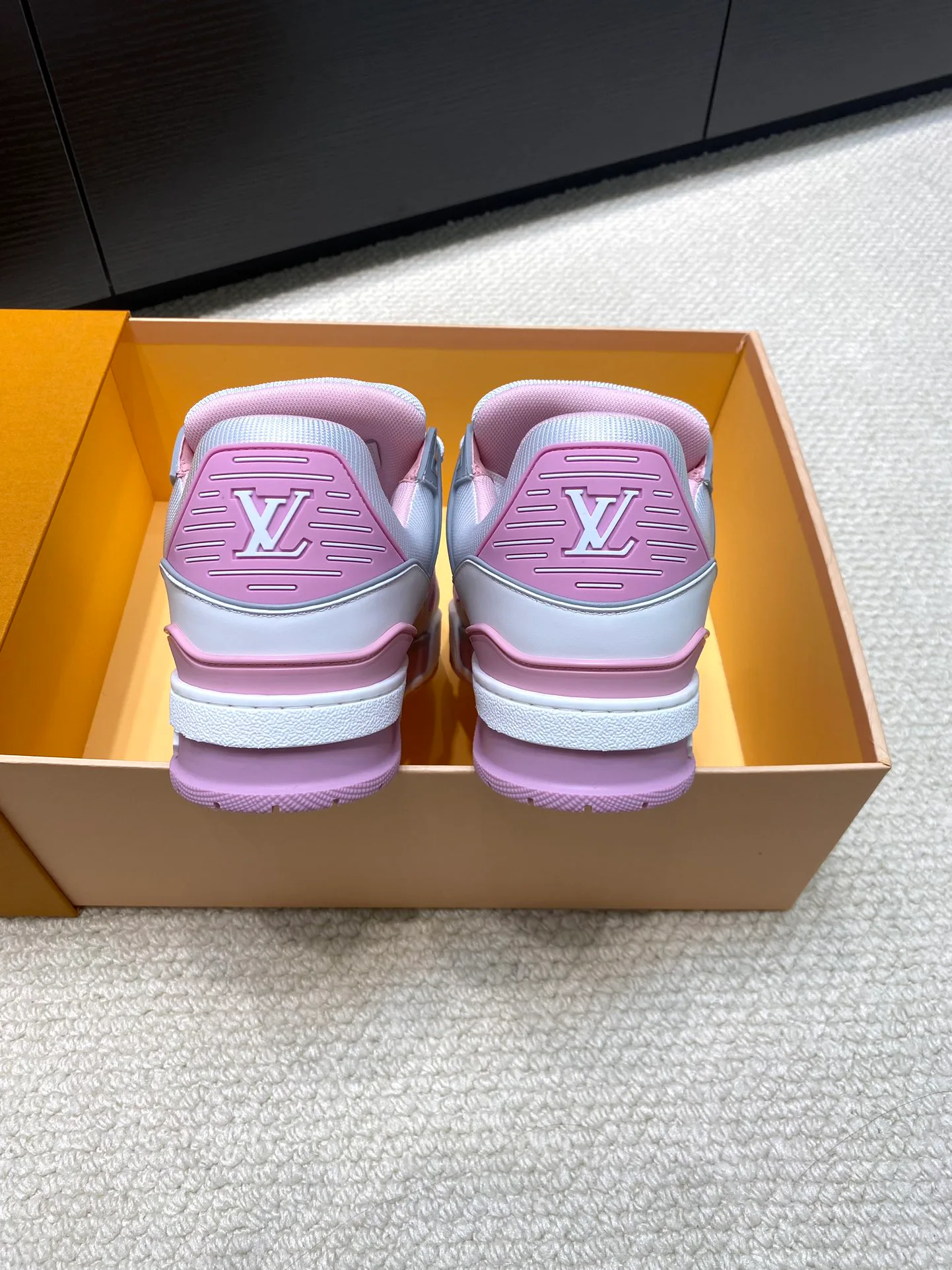 Кроссовки Женские Louis Vuitton 111500