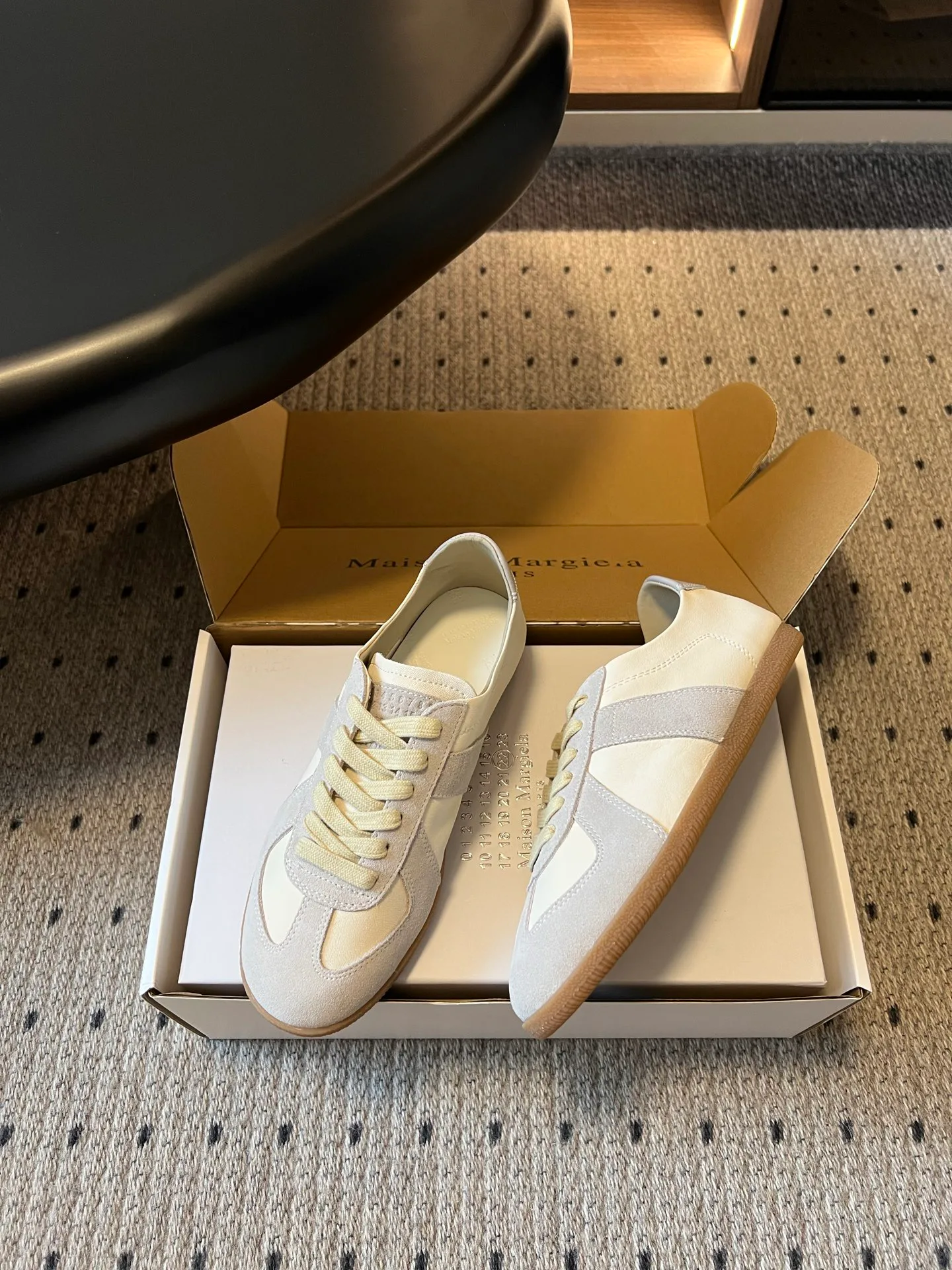 Кроссовки Женские Maison Margiela 17686625