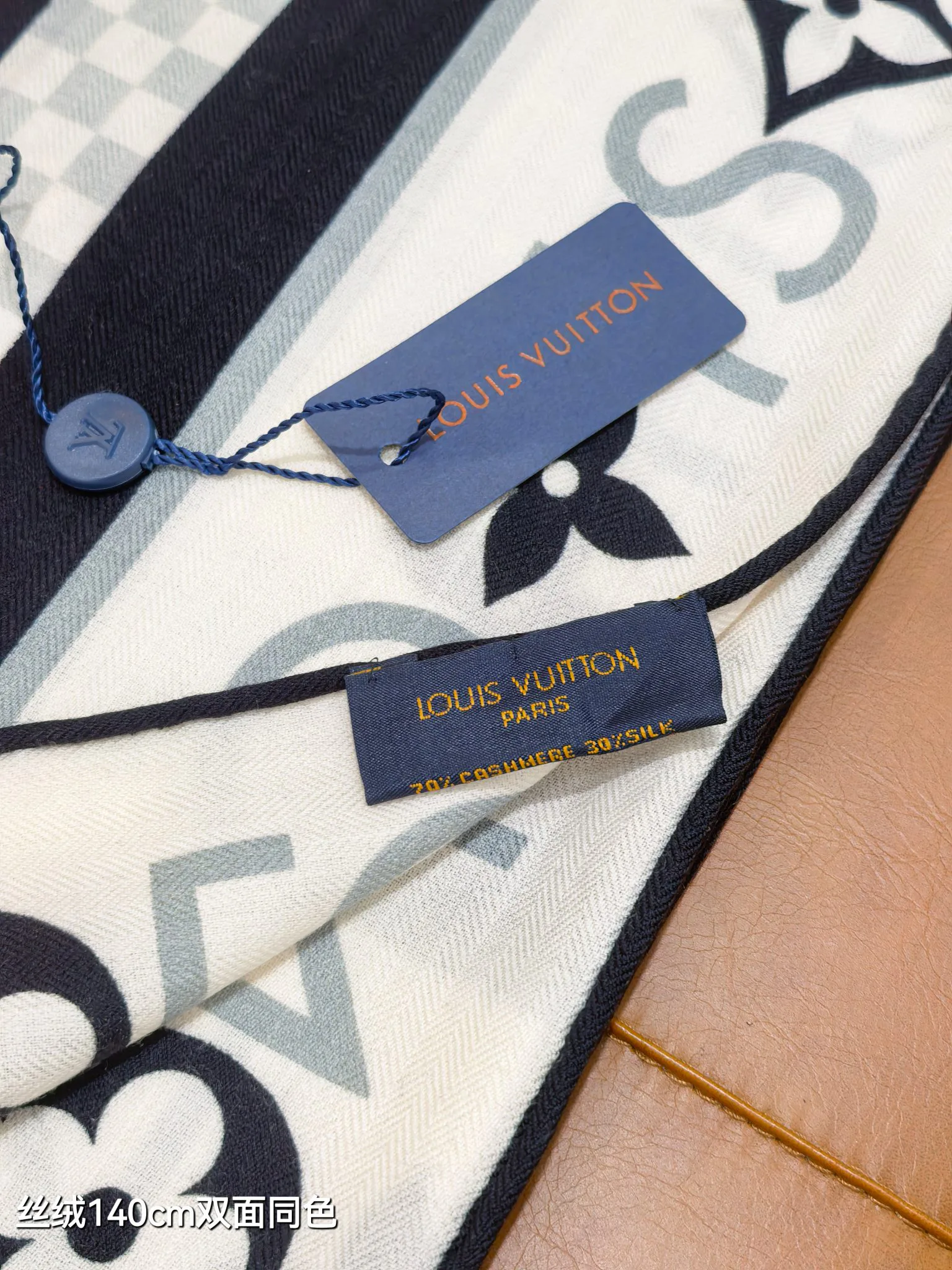 Текстиль Louis Vuitton 11776928