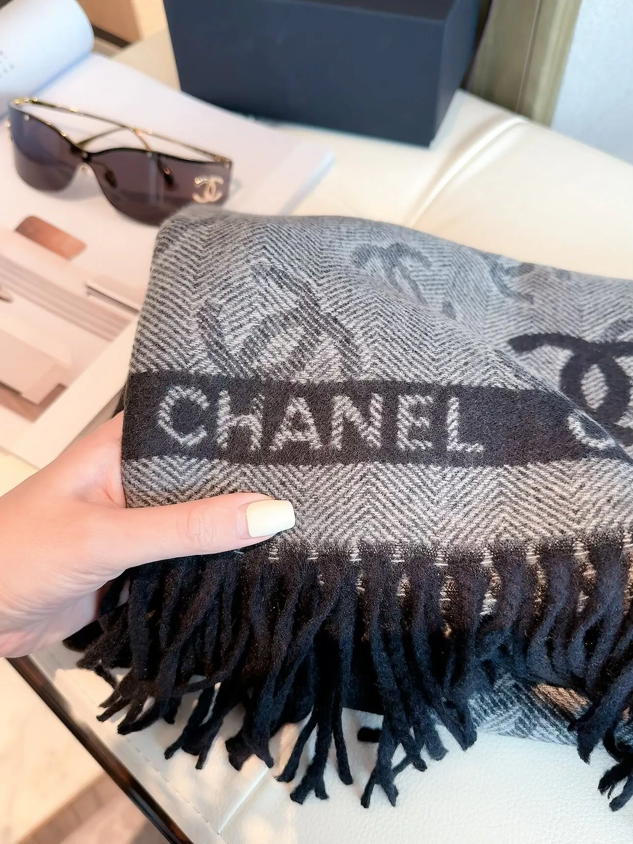 Шарфы Chanel 18322556