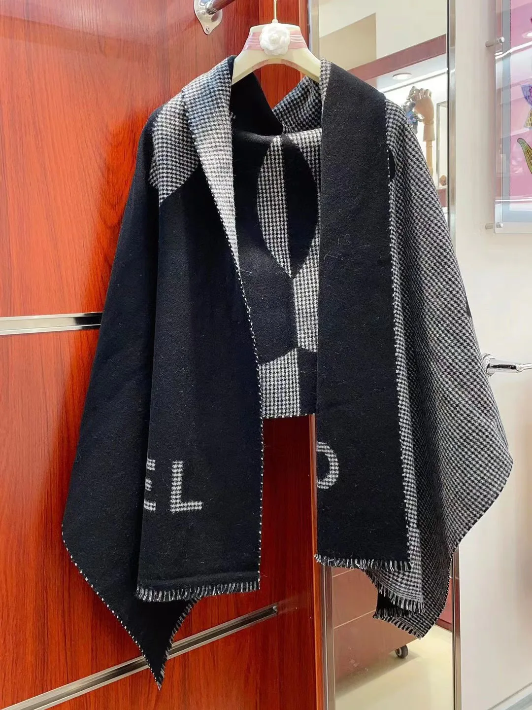 Шарфы Chanel 18627194