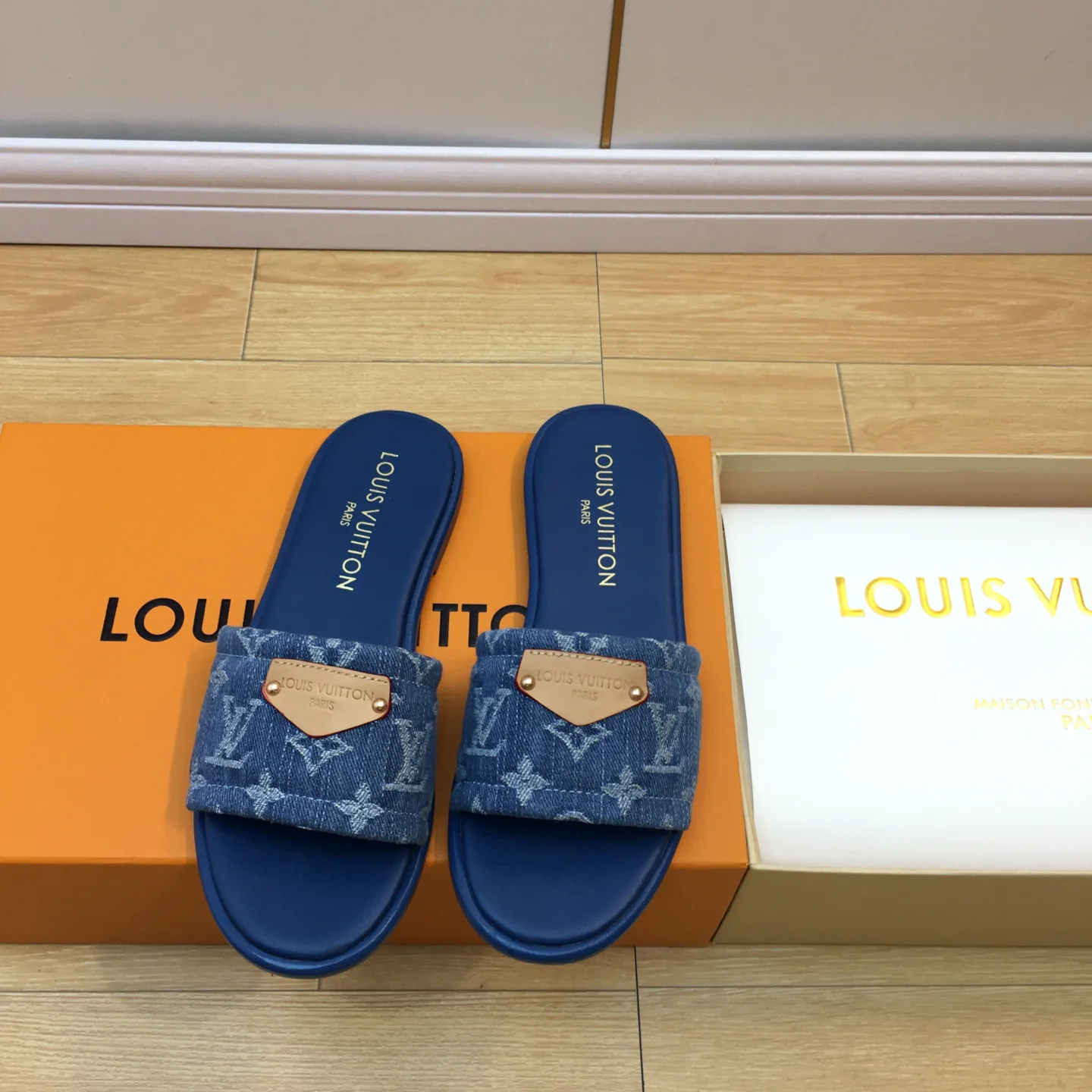 Шлепанцы Женские Louis Vuitton 35656