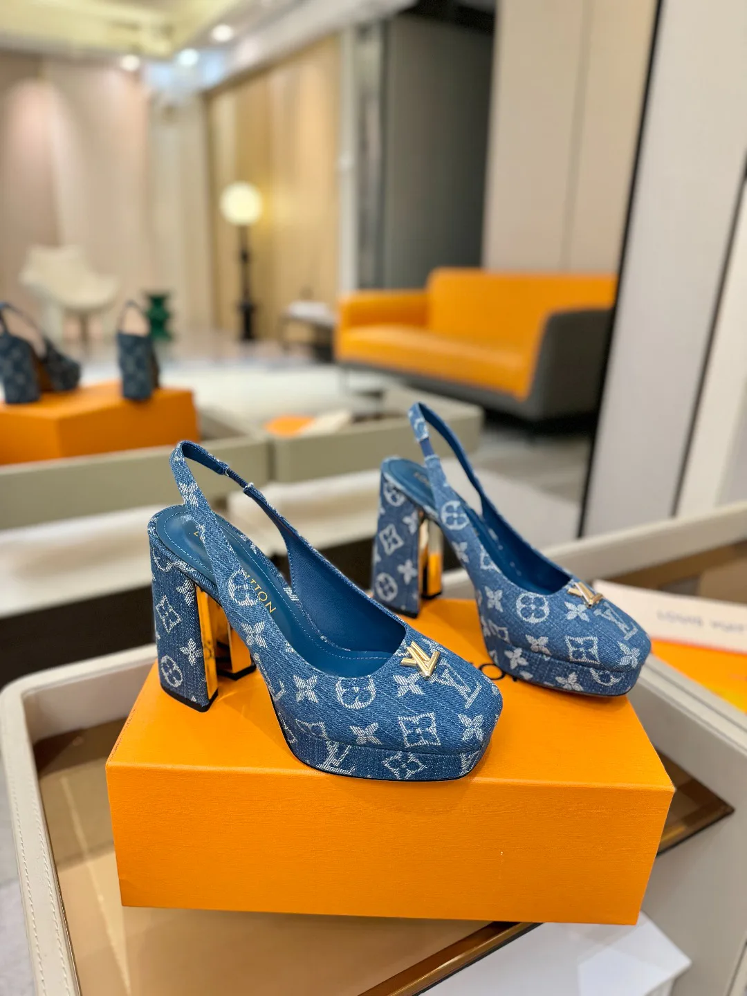 Туфли Женские Louis Vuitton 10910190