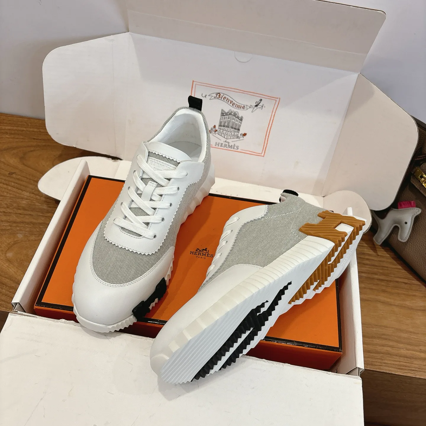 Кроссовки Женские Hermes 18729606