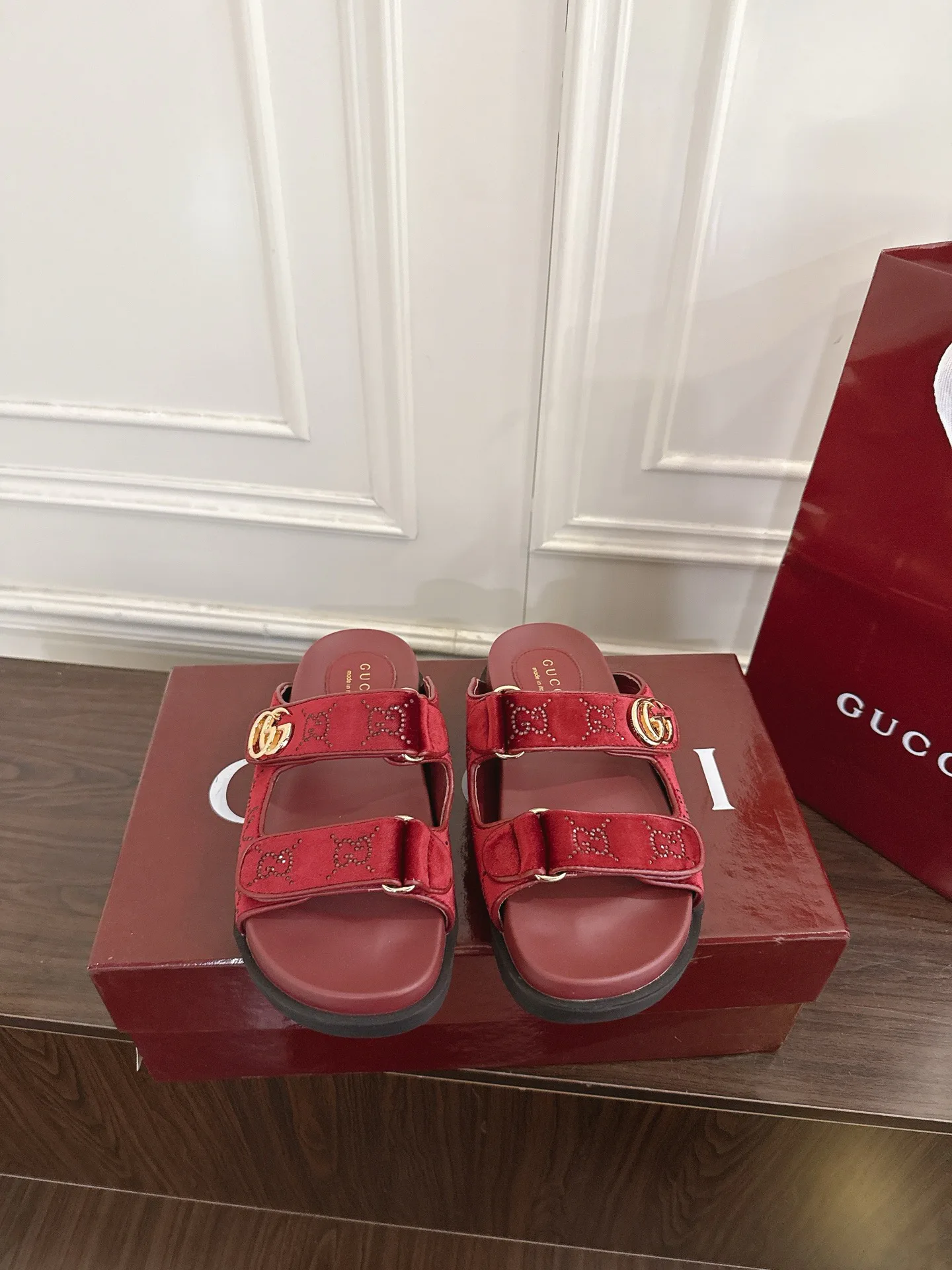 Шлепанцы Женские Gucci 13540607