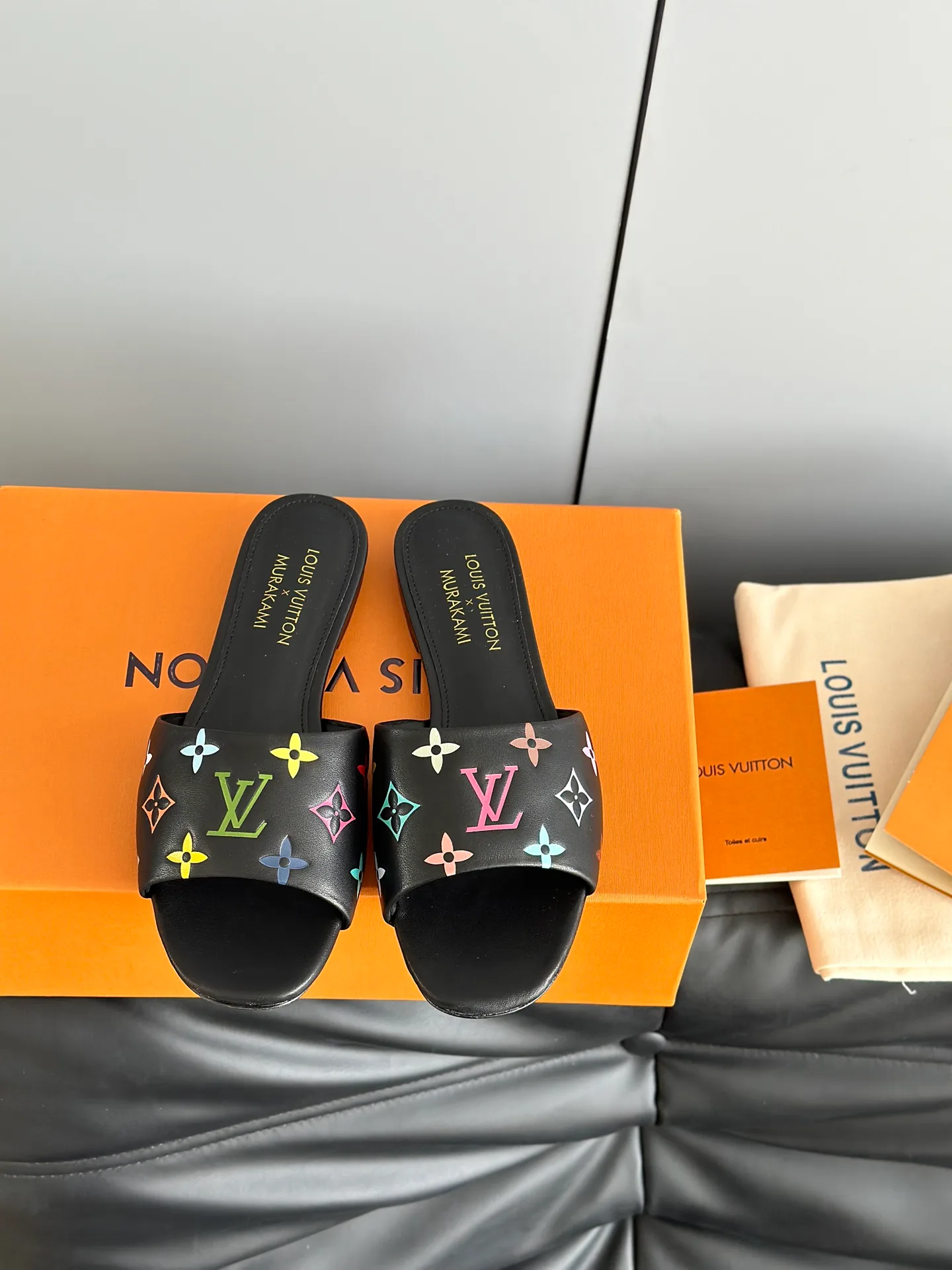 Шлепанцы Женские Louis Vuitton 12798374