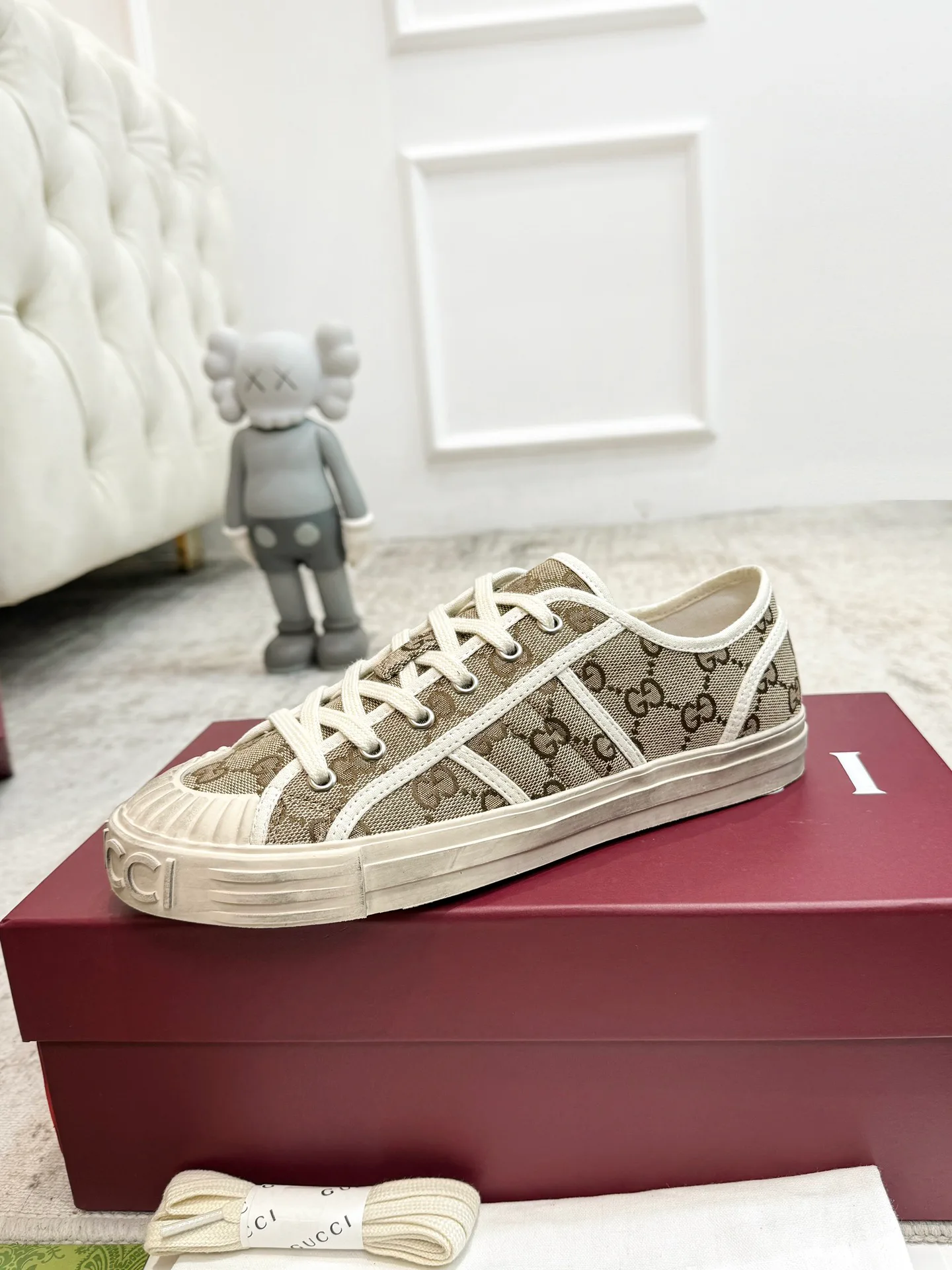 Кроссовки Женские Gucci 18139046