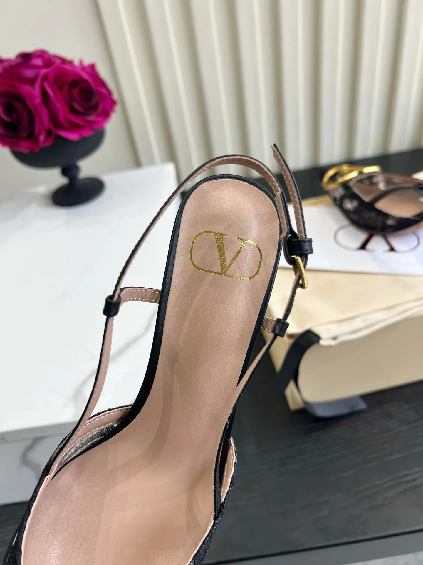 Босоножки Женские Valentino 18322873
