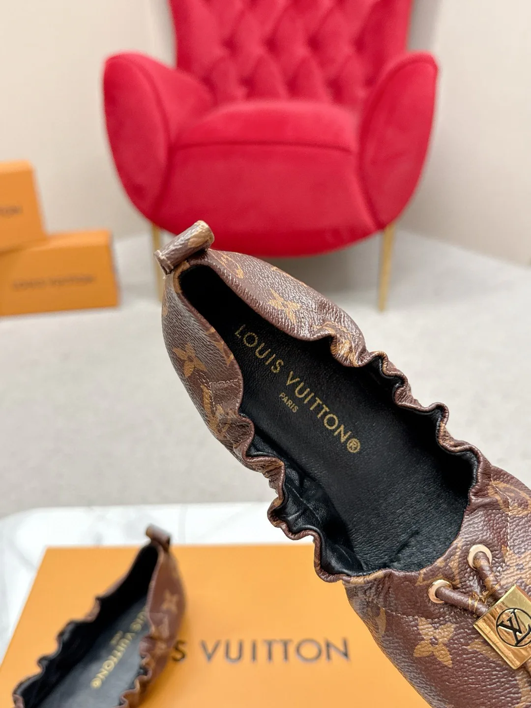 Кроссовки Женские Louis Vuitton 18235729