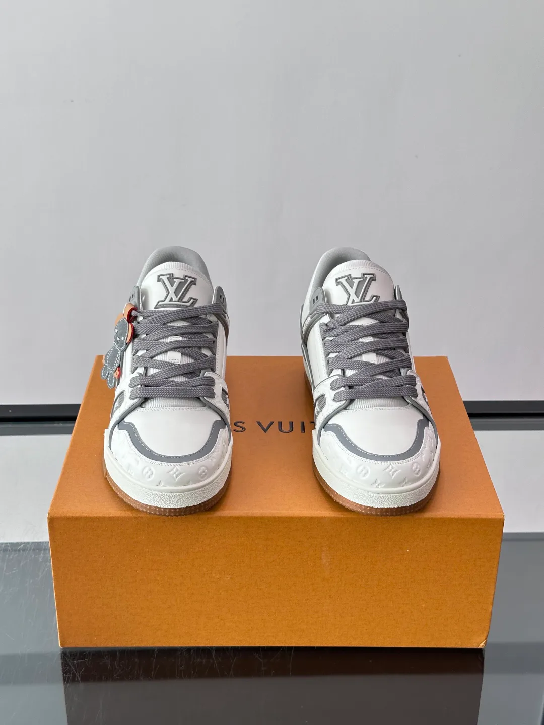 Кроссовки Женские Louis Vuitton 18102724