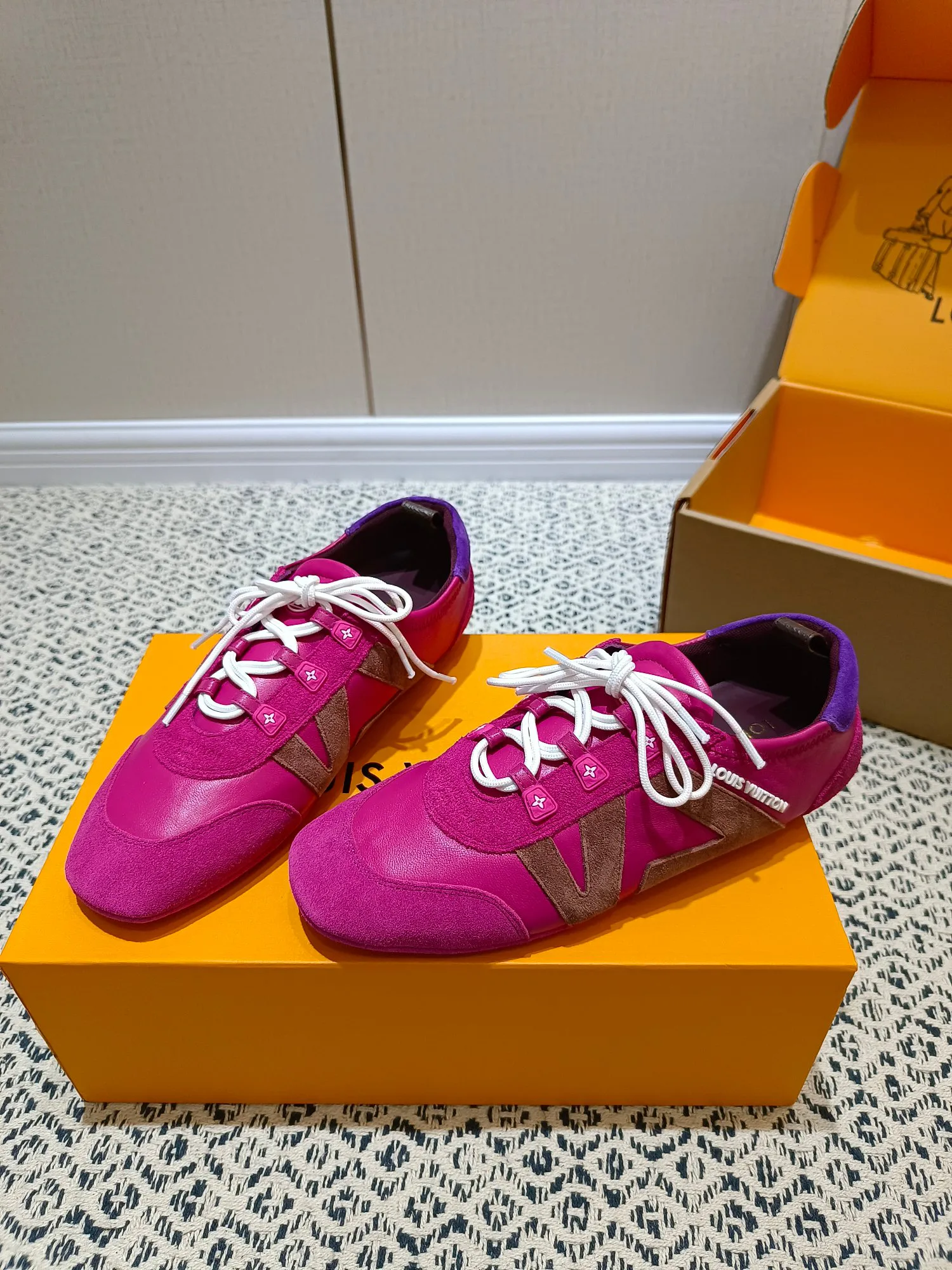 Кроссовки Женские Louis Vuitton 188381