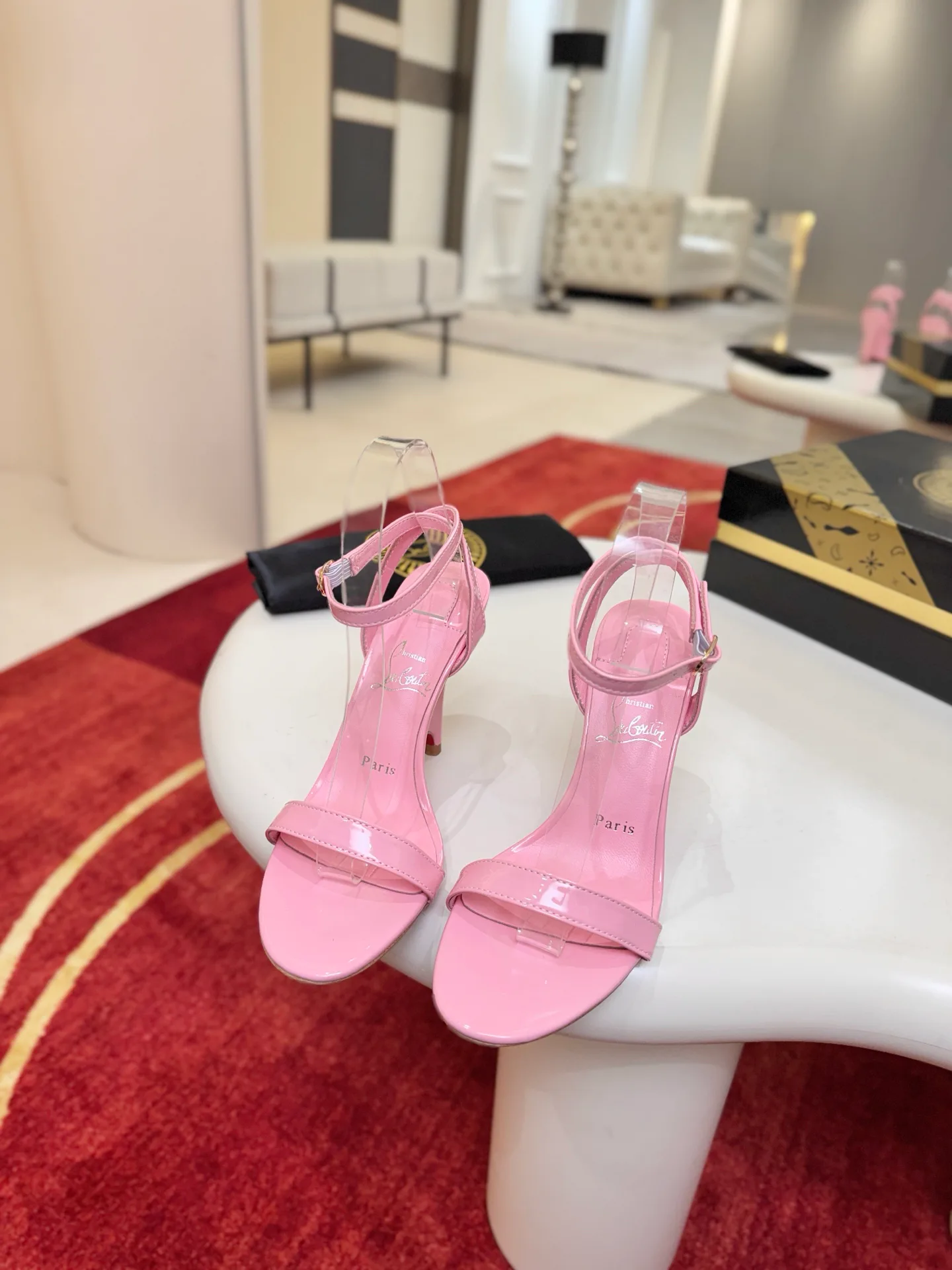 Босоножки Женские Christian Louboutin 18477545