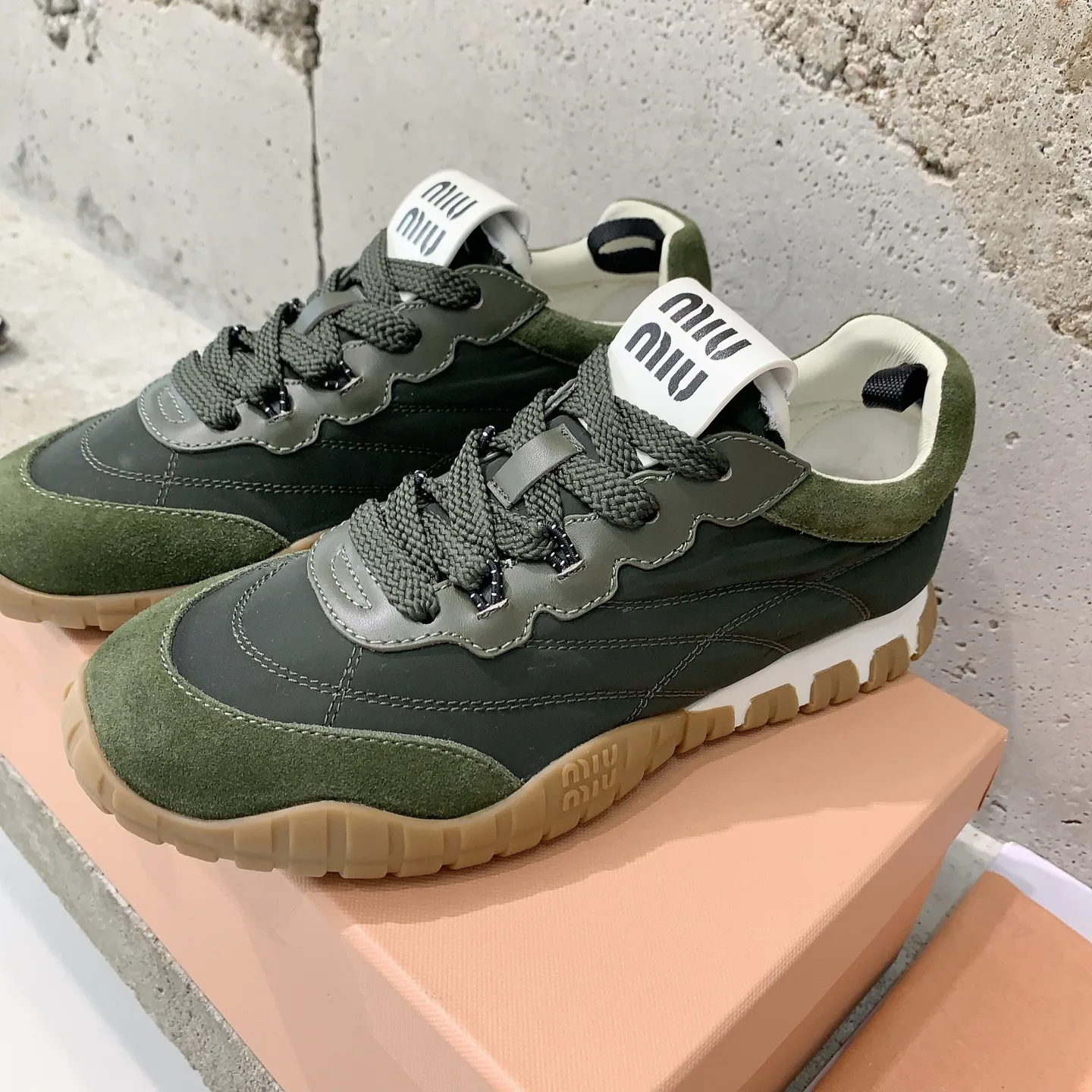 Кроссовки Женские Miu Miu 25456