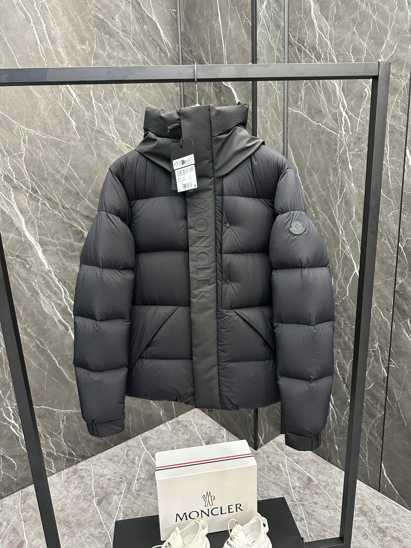 Куртки И Пуховики Мужские Moncler 1026144