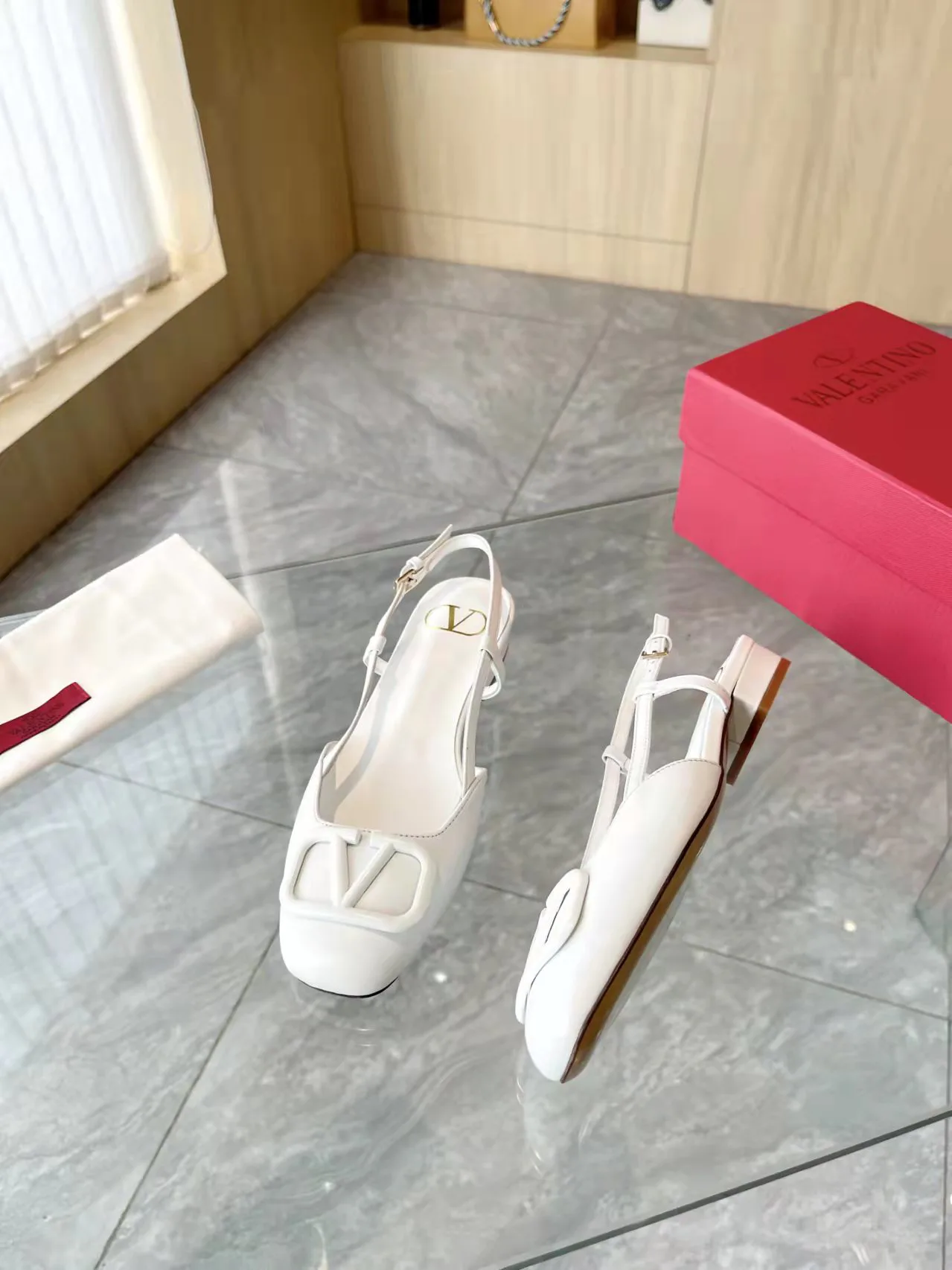 Босоножки Женские Valentino 11602197