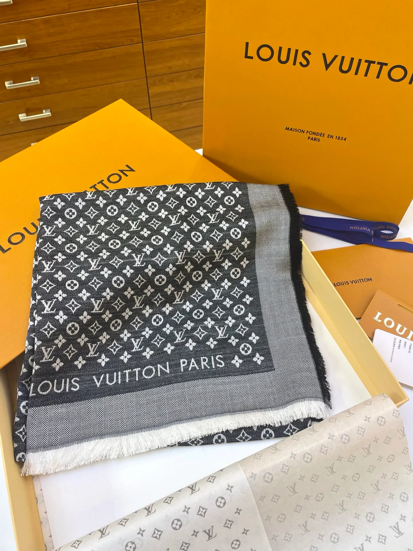 Шарфы Louis Vuitton 104657