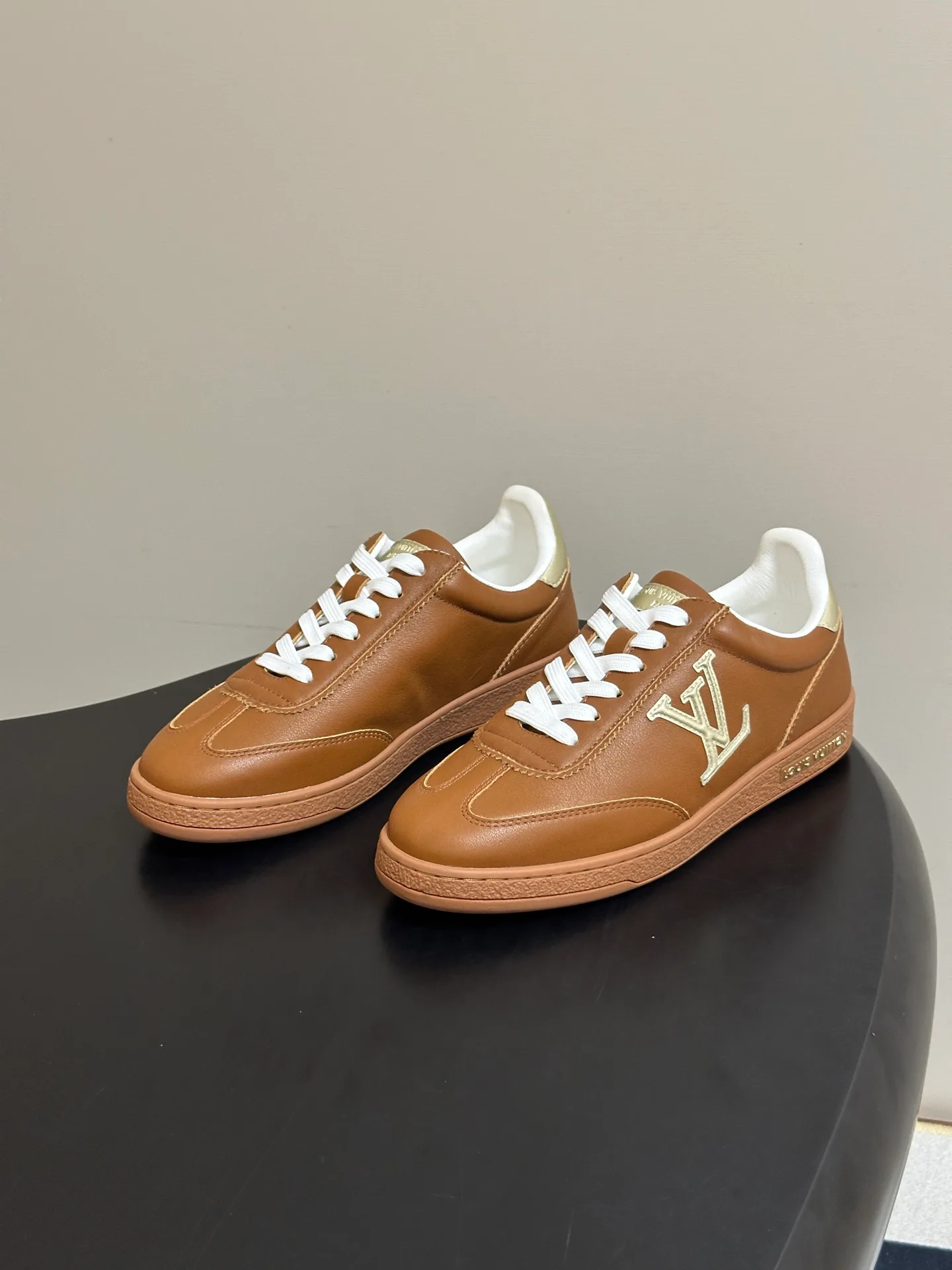 Кроссовки Женские Louis Vuitton 18340952