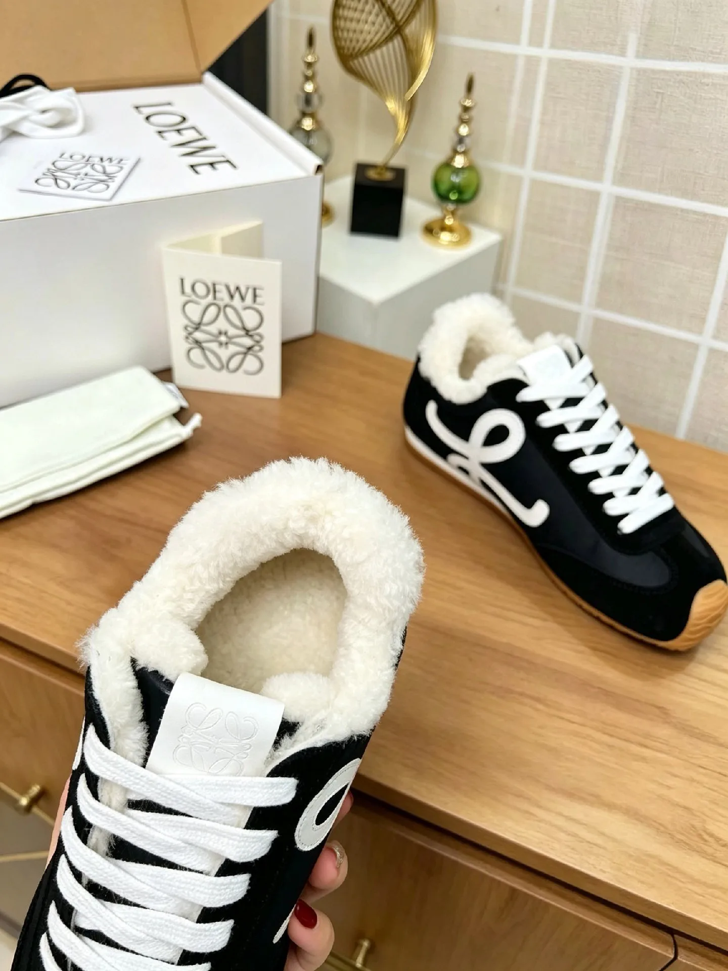 Кроссовки Женские Loewe 18636805