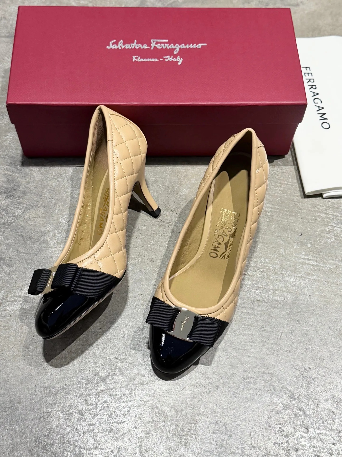 Балетки Женские Salvatore Ferragamo 17642577