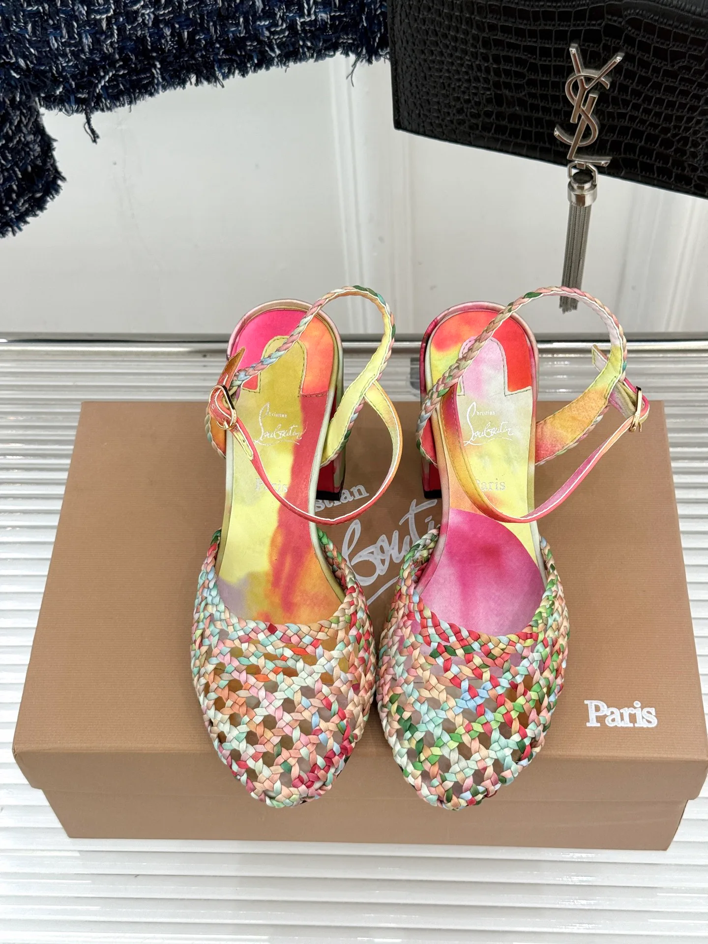 Босоножки Женские Christian Louboutin 19367924