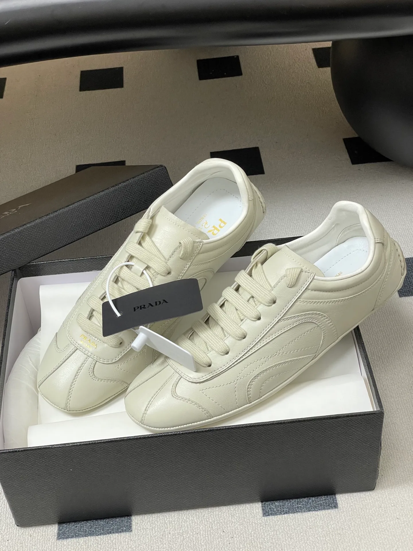 Кроссовки Женские Prada 12810928