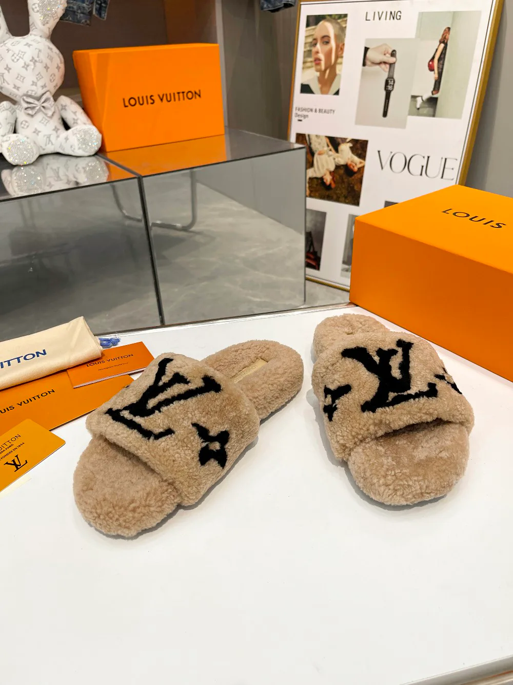 Тапочки Женские Louis Vuitton 18366829