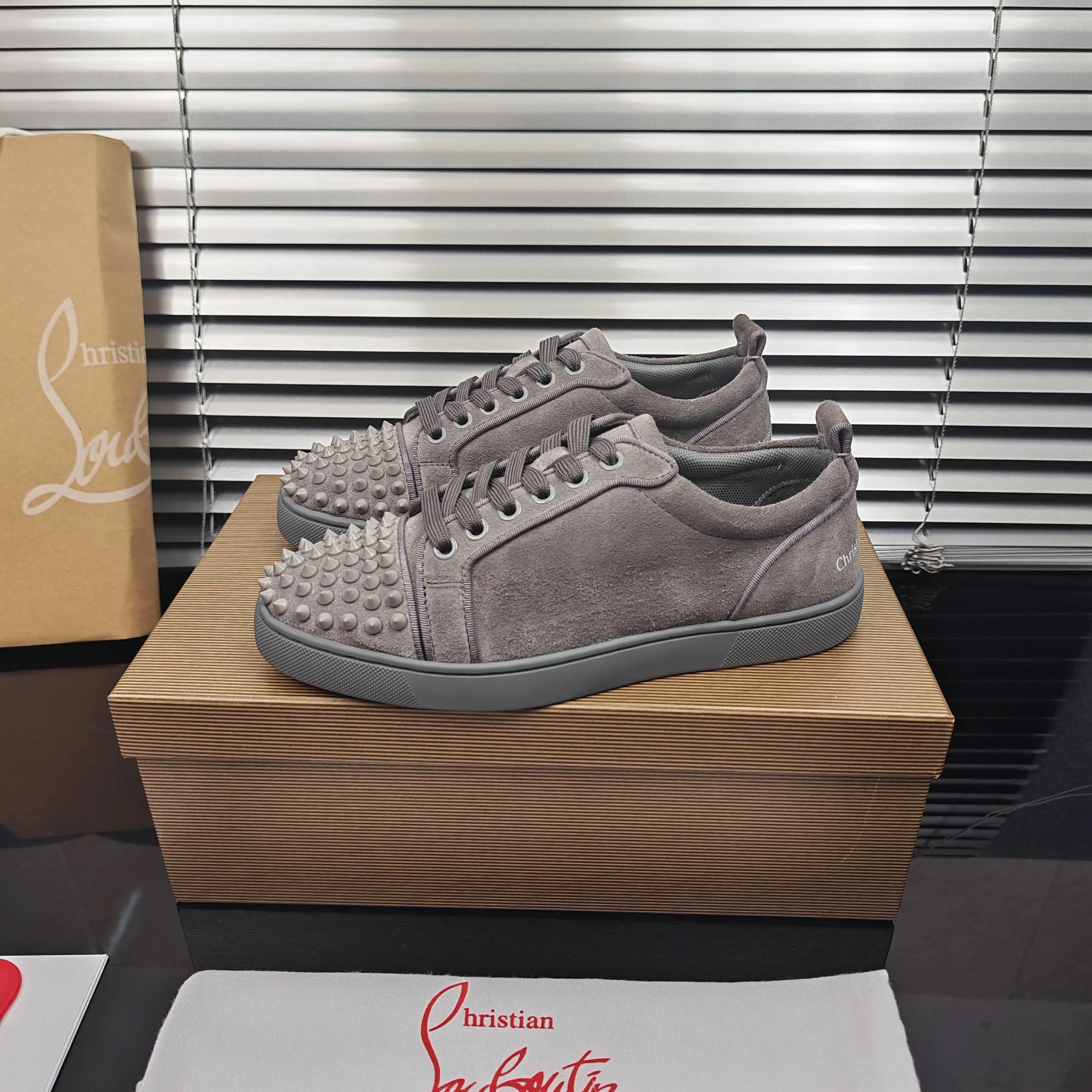 Кроссовки Женские Christian Louboutin 18039696