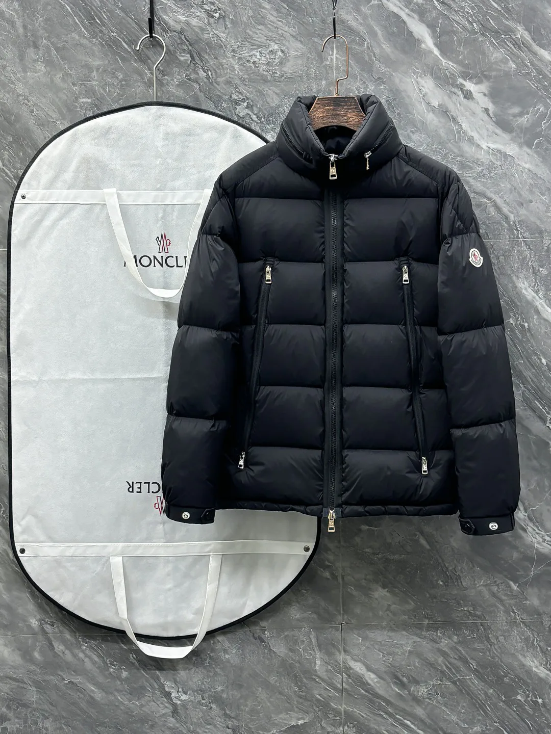 Куртки И Пуховики Мужские Moncler 3034741