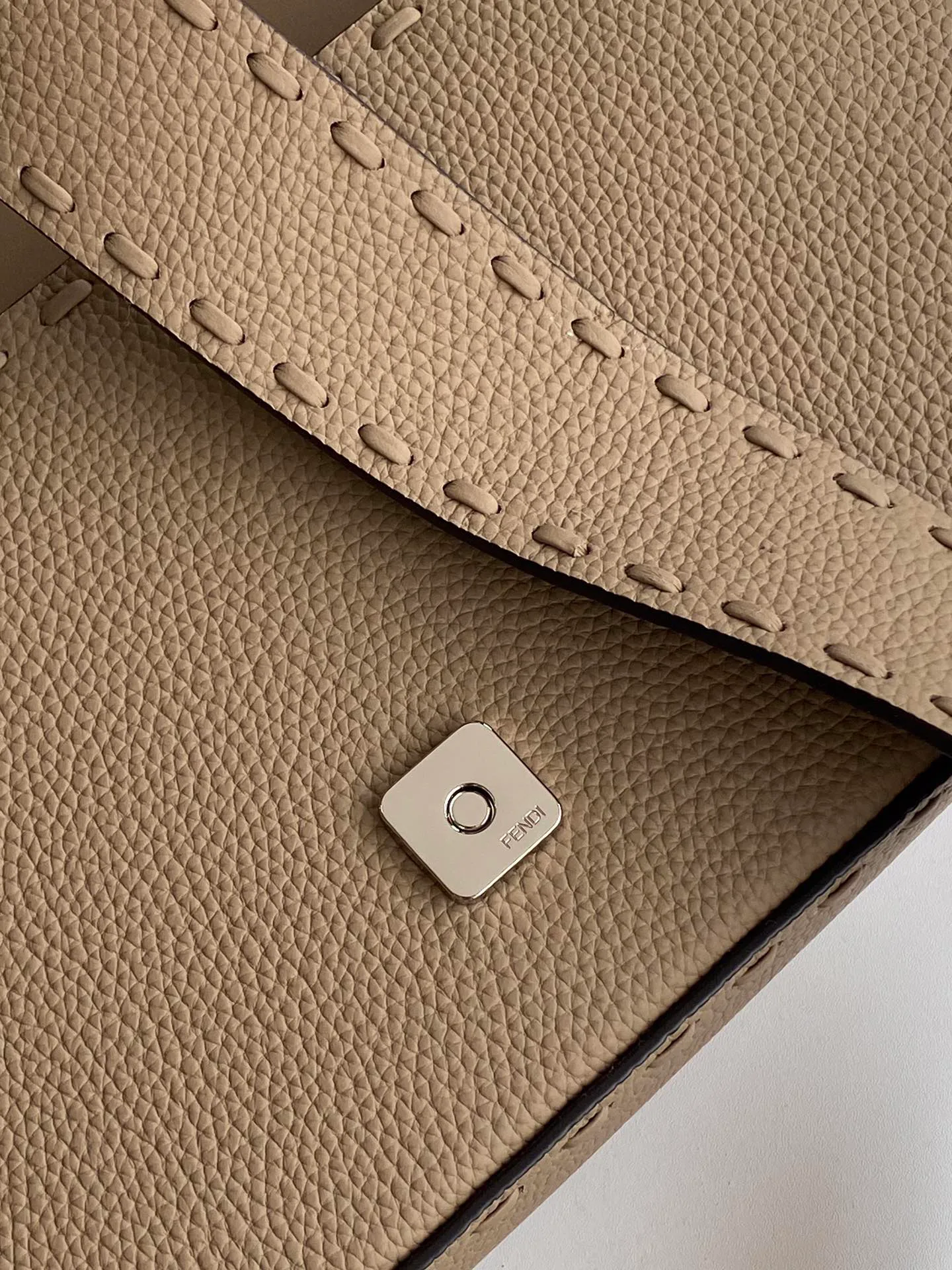 Классические Сумки Женские Fendi 12718239