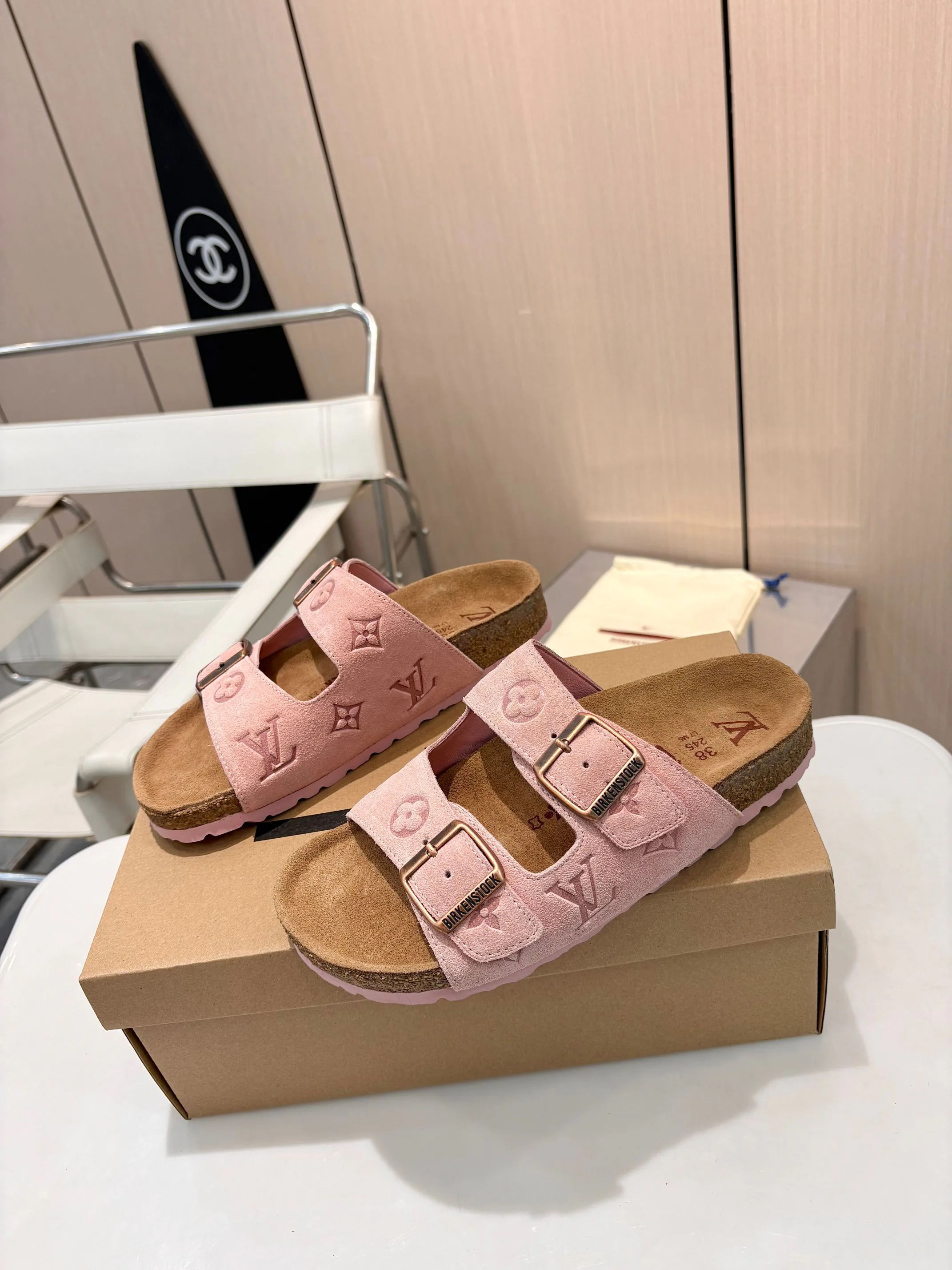 Шлепанцы Женские Louis Vuitton 11468878