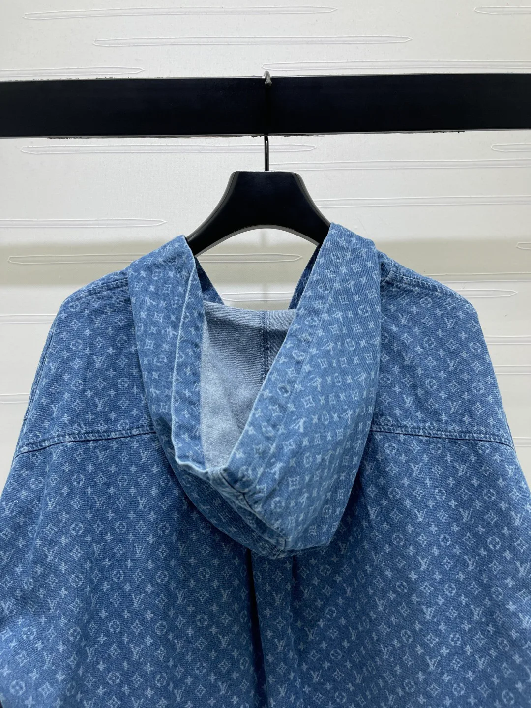 Куртки И Пуховики Женские Louis Vuitton 18038644