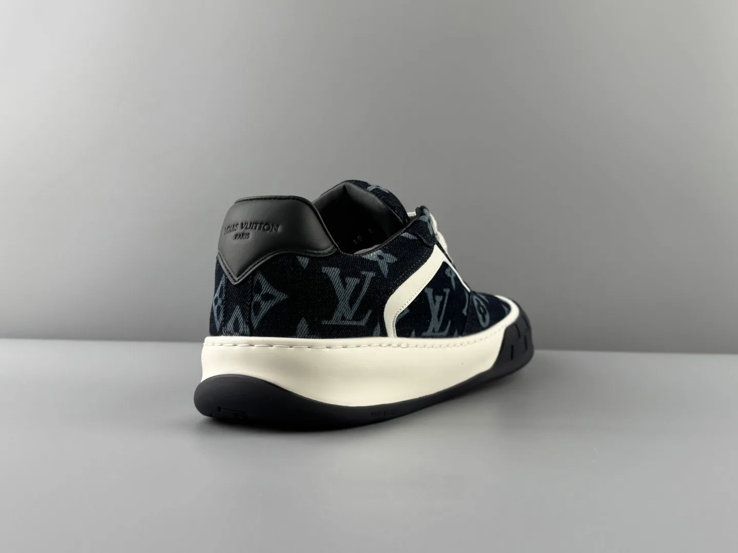 Кроссовки Женские Louis Vuitton 17293055