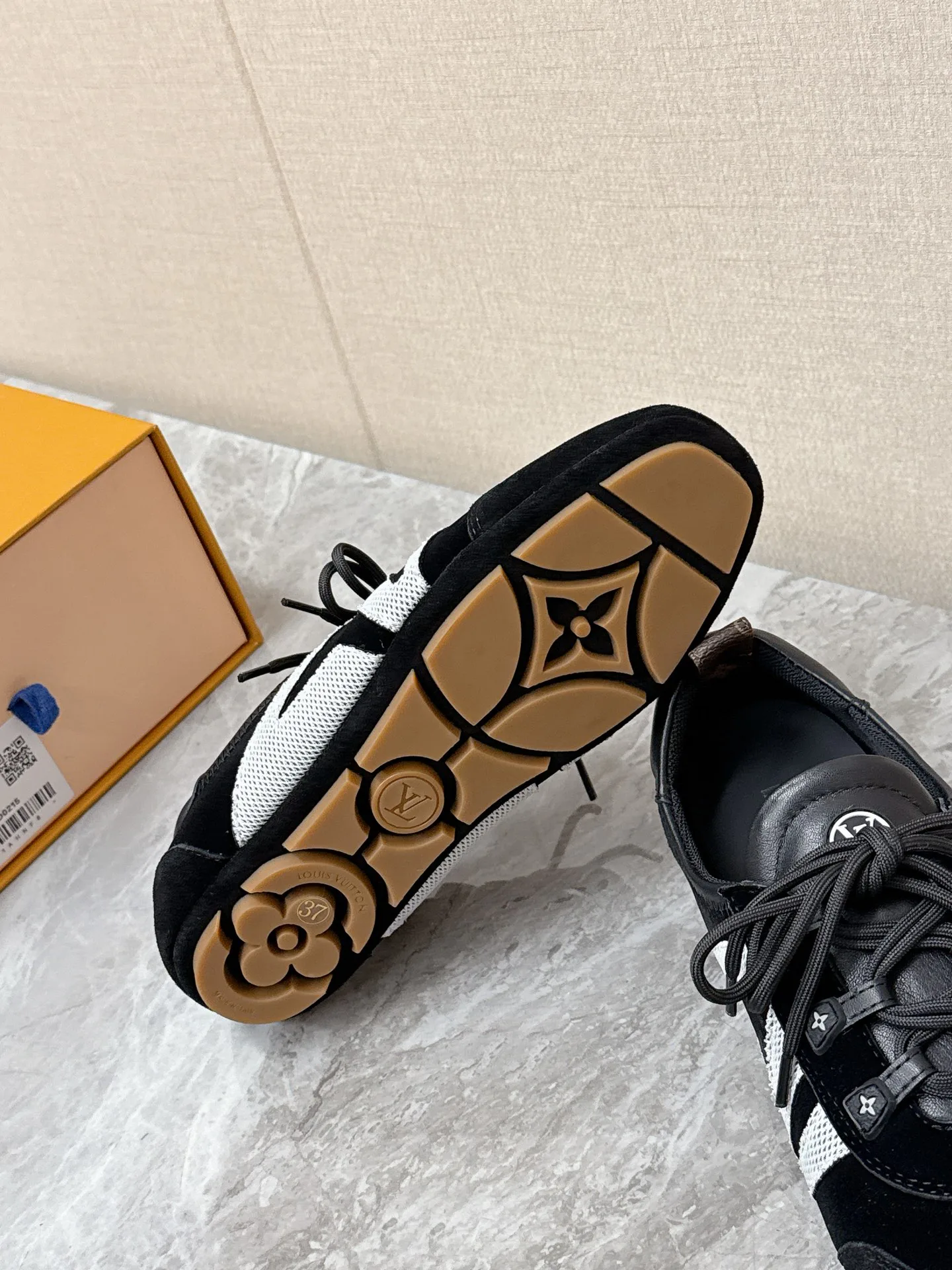 Кроссовки Женские Louis Vuitton 2625307