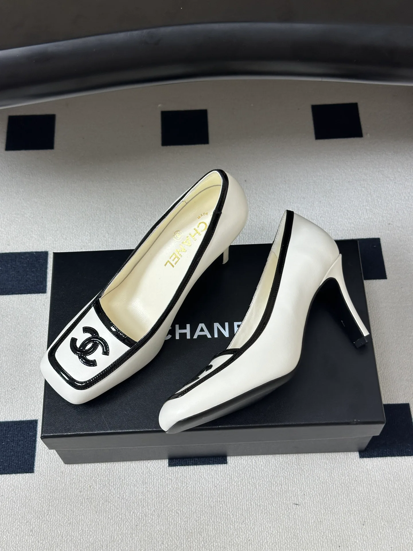 Туфли Женские Chanel 18049713
